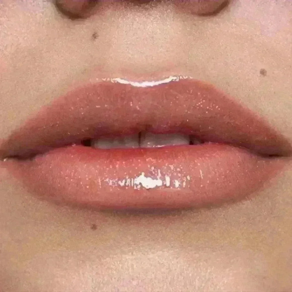 stila Beauty Boss Lip Gloss, Lip Plumper Lip Gloss- 1.5 ml - Picture 4 of 5